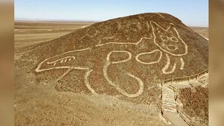 Video: Planina Nazca vydala další tajemství. Obří kočku